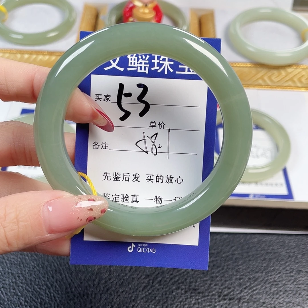 .****和田玉未镶嵌手镯