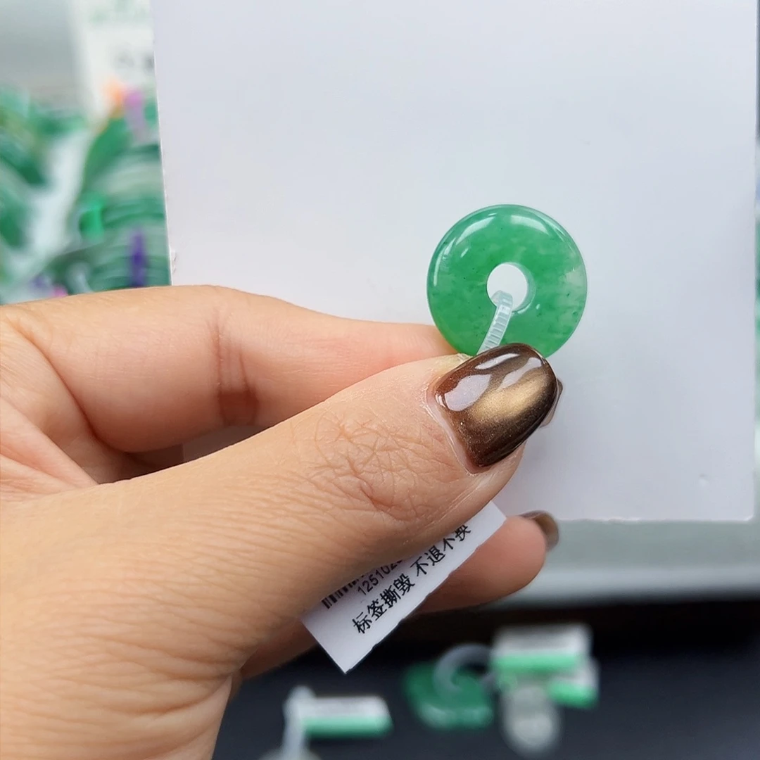 未镶嵌手镯石英质玉