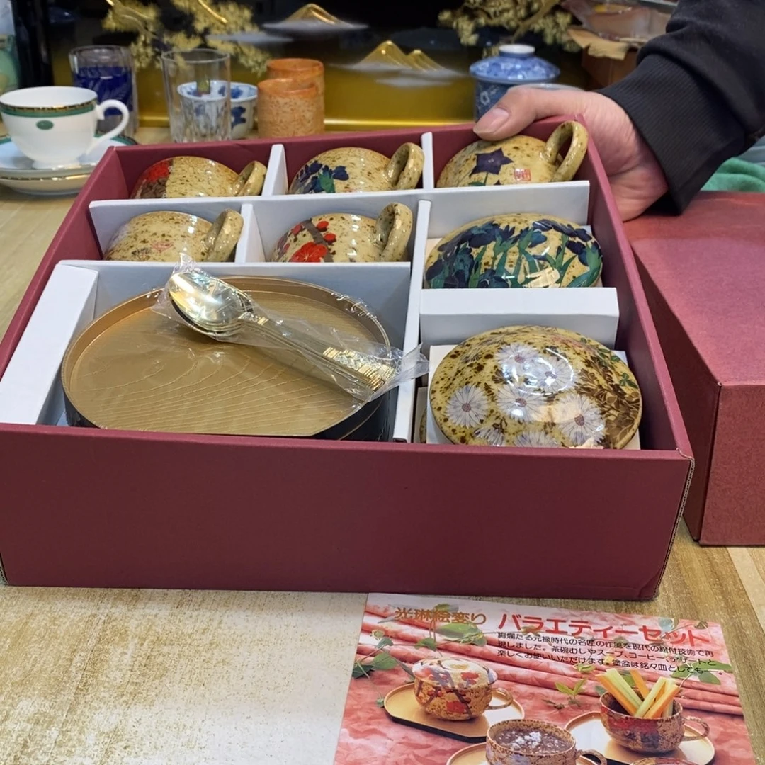 李***菜瓷片易雅集工艺品有限公司