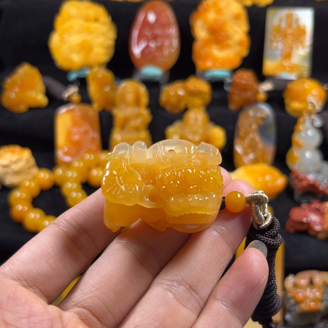 肥***刻石英质玉（黄龙玉）未镶嵌颈饰