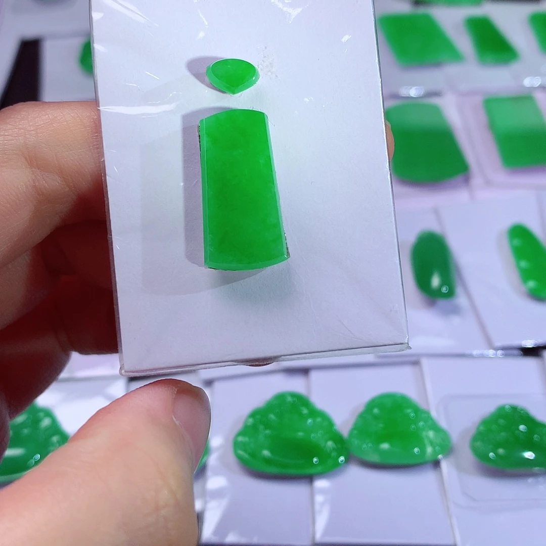 颈饰未镶嵌翡翠天然翡翠