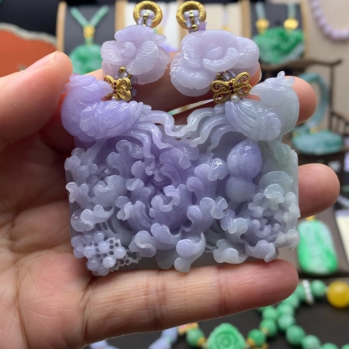 翡翠未镶嵌吊坠(赠链)