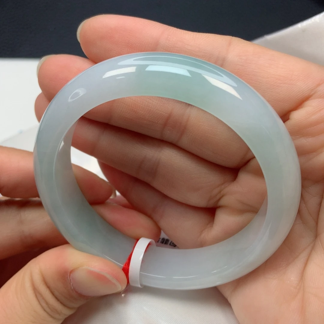 翡翠手镯未镶嵌55圈