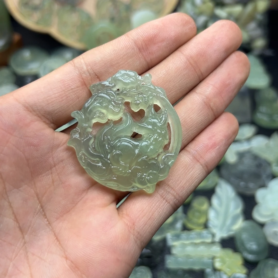 蛇纹石玉未镶嵌颈饰