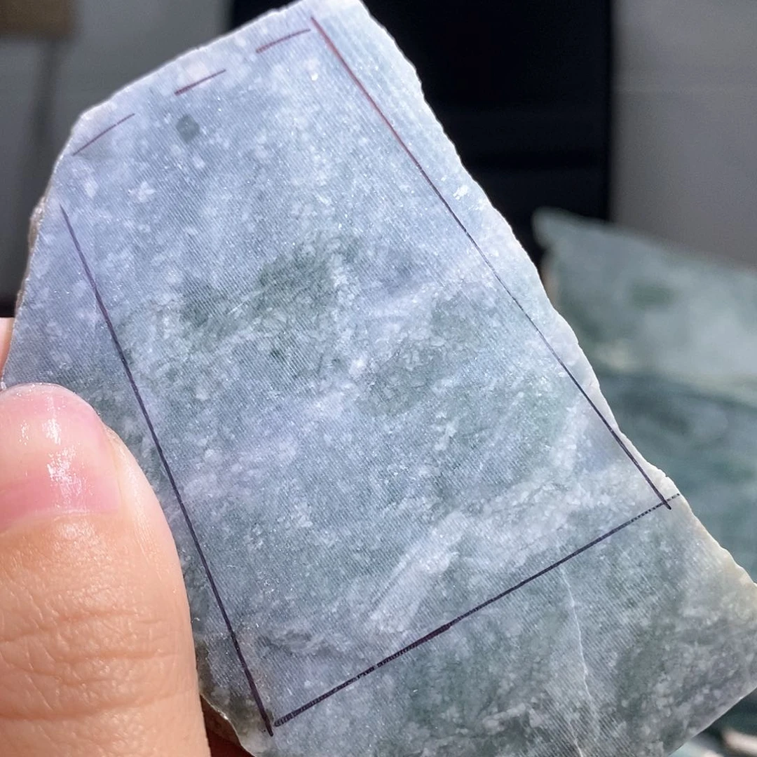 翡翠挂件未镶嵌翡翠