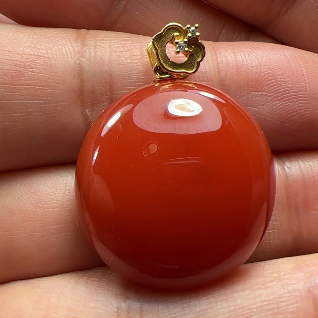 18K金镶嵌吊坠南红玛瑙