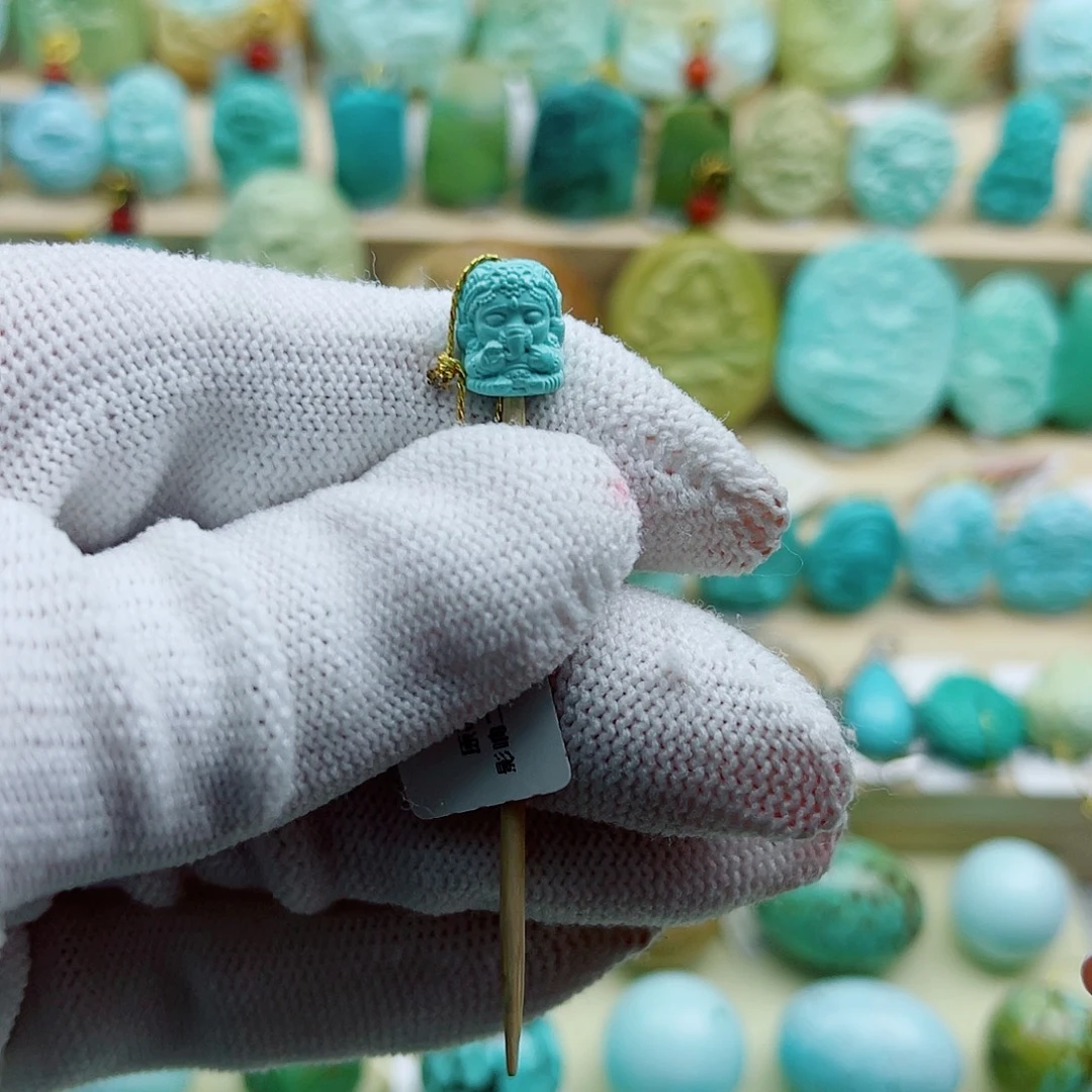 绿松石未镶嵌珠宝奇石