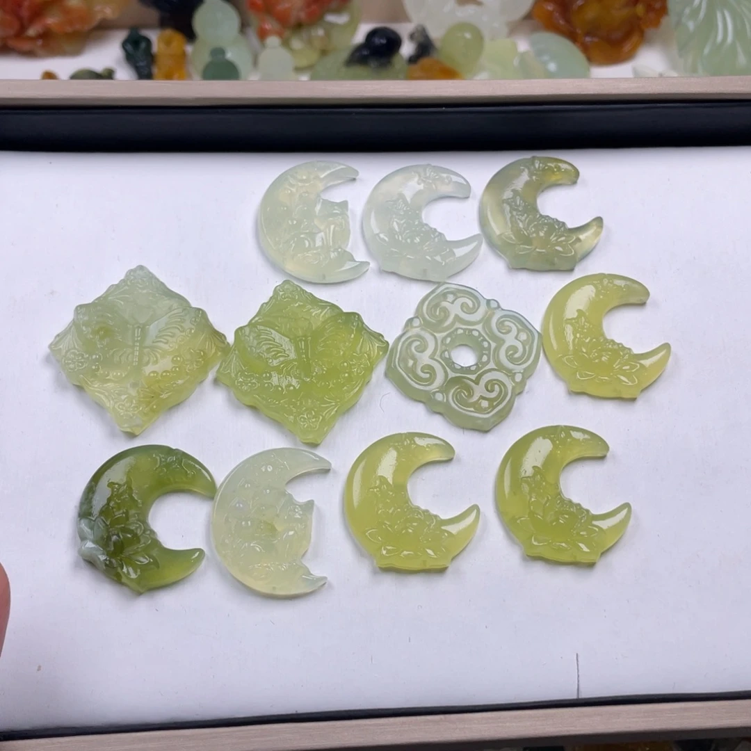蘼***落蛇纹石玉未镶嵌颈饰
