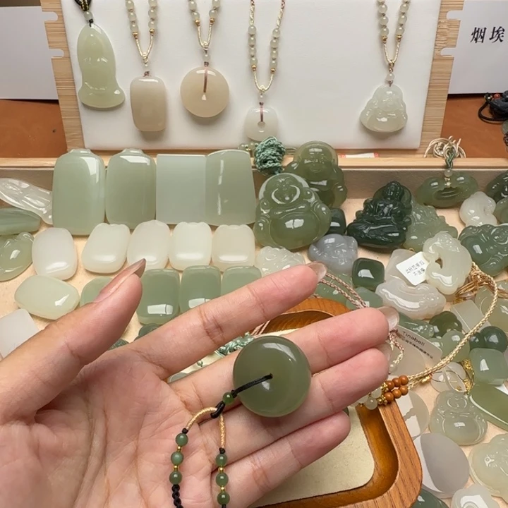 颈饰未镶嵌和田玉