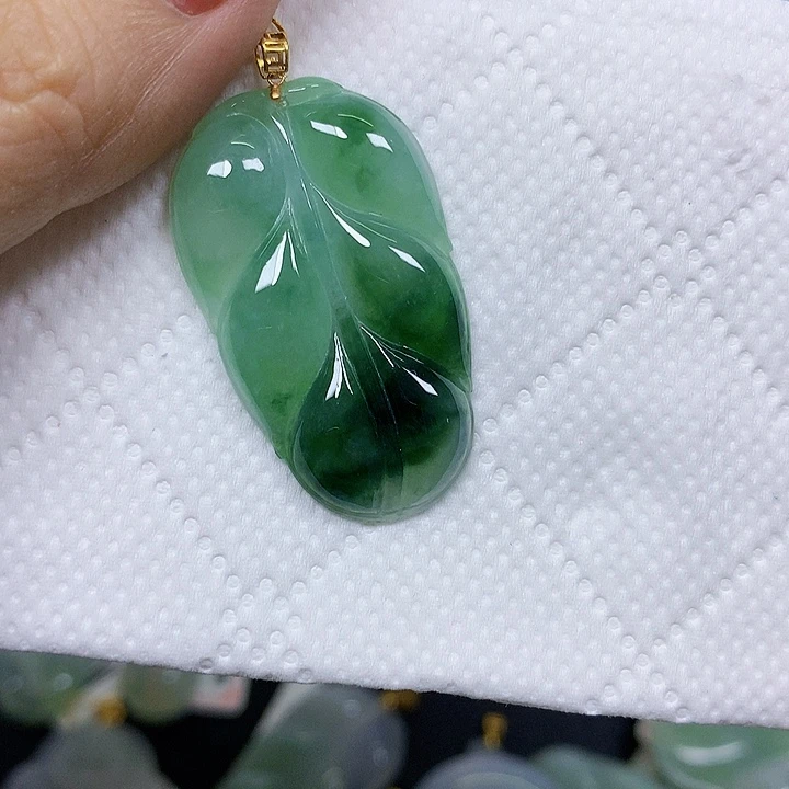 翡翠18K金镶嵌颈饰挂件