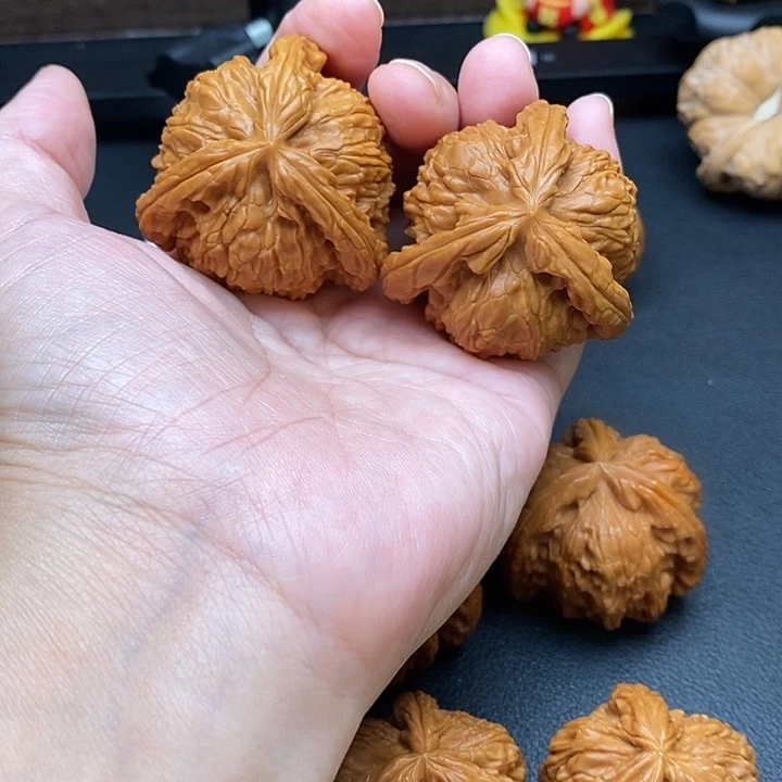 q***l文玩核桃把件白奔