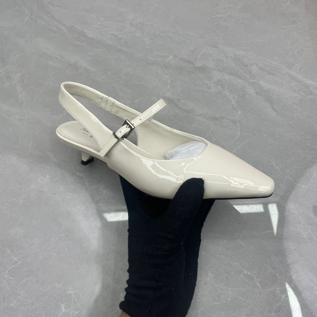 凉鞋女 (牛皮) 70195-202 （孤品）c区35码