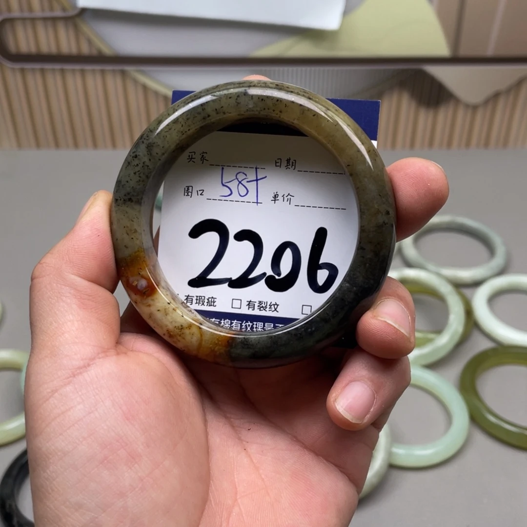 岫玉手镯手镯未镶嵌