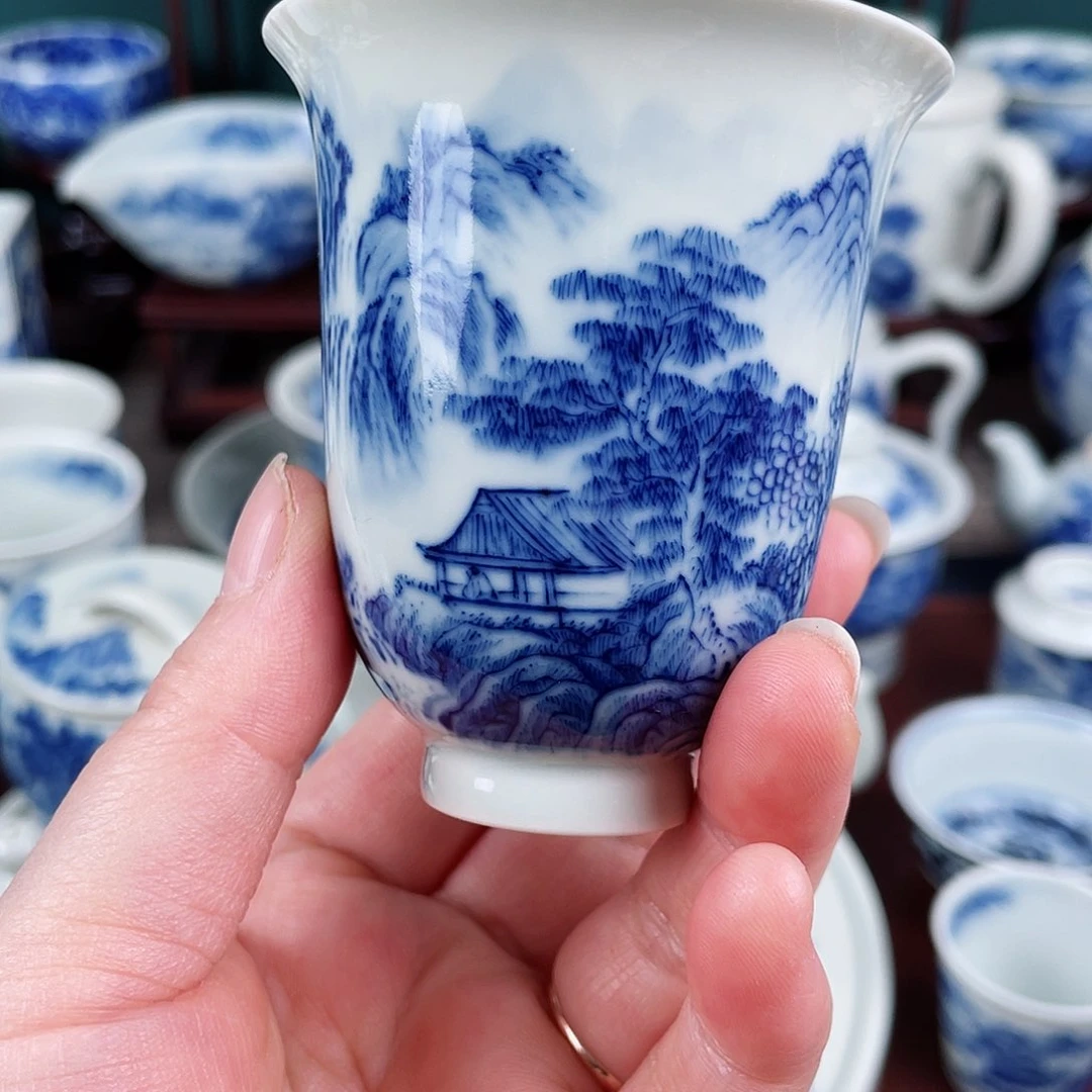手工手绘青花。青花