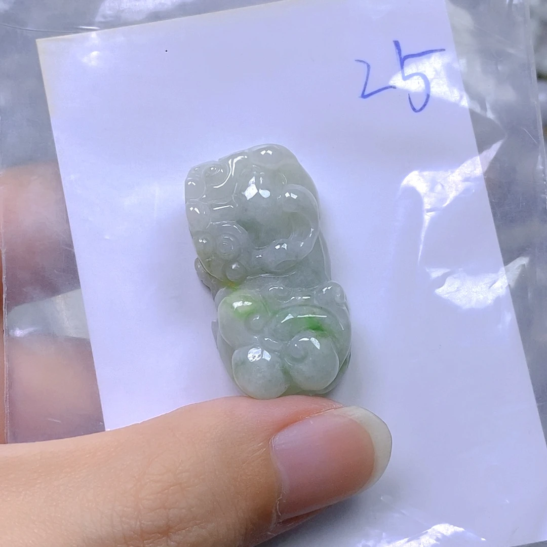 颈饰未镶嵌翡翠微瑕