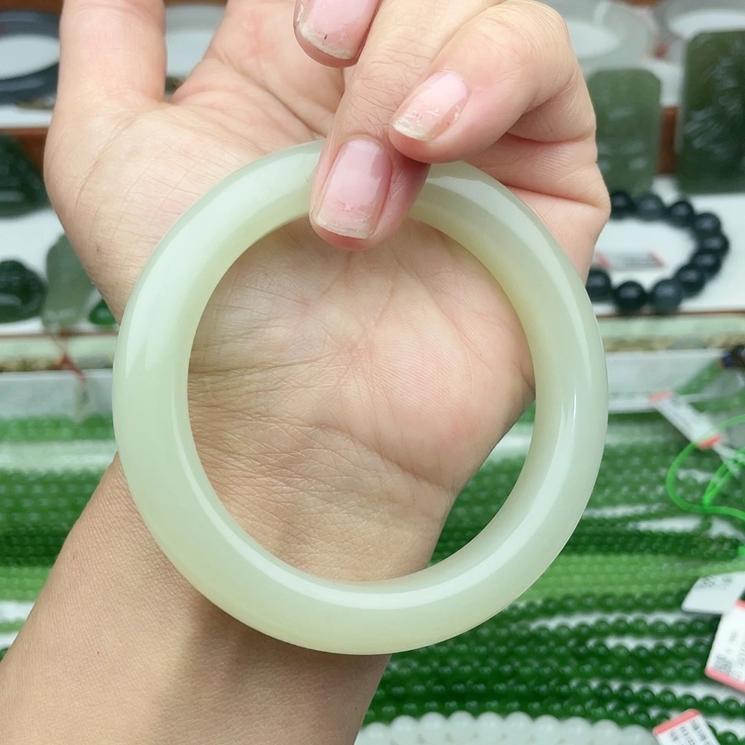 和田玉手镯未镶嵌