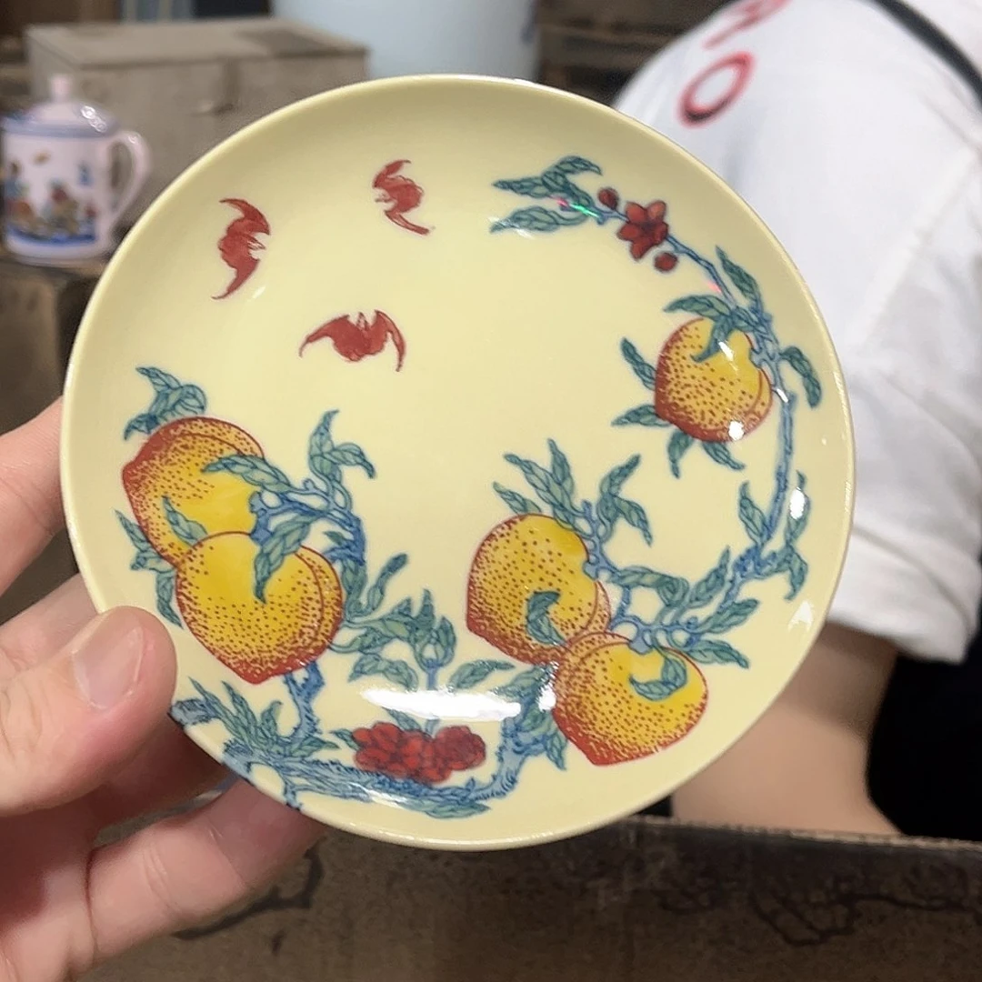 摆件////景德镇陶瓷器。黄。