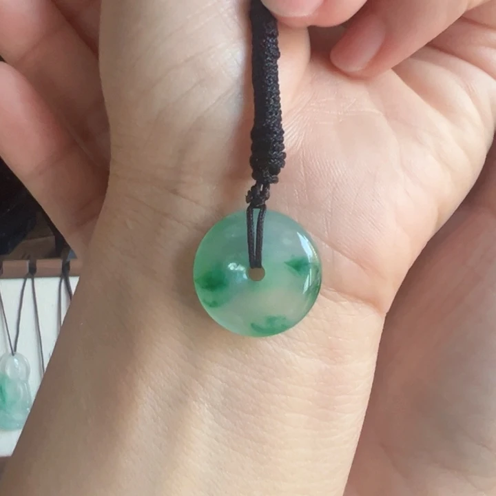 石英质玉未镶嵌颈饰