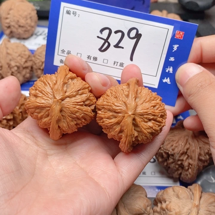 把件桃核40白狮子829号牌
