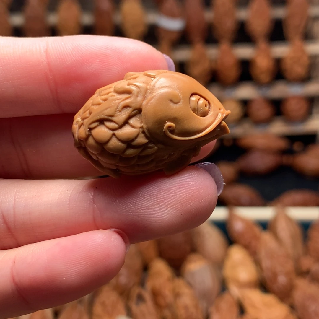 橄榄核把件小金鱼