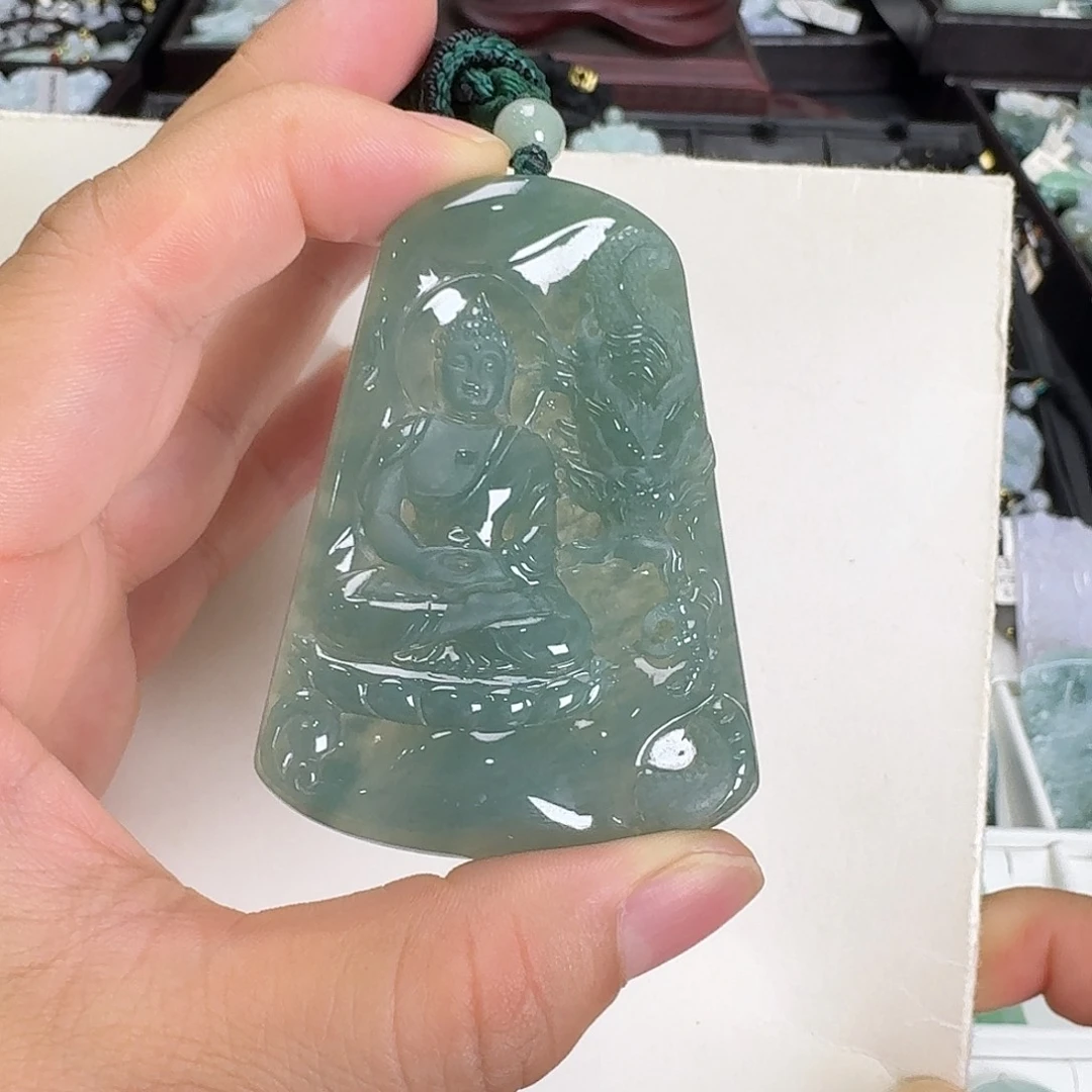 A***3翡翠未镶嵌颈饰大日如来