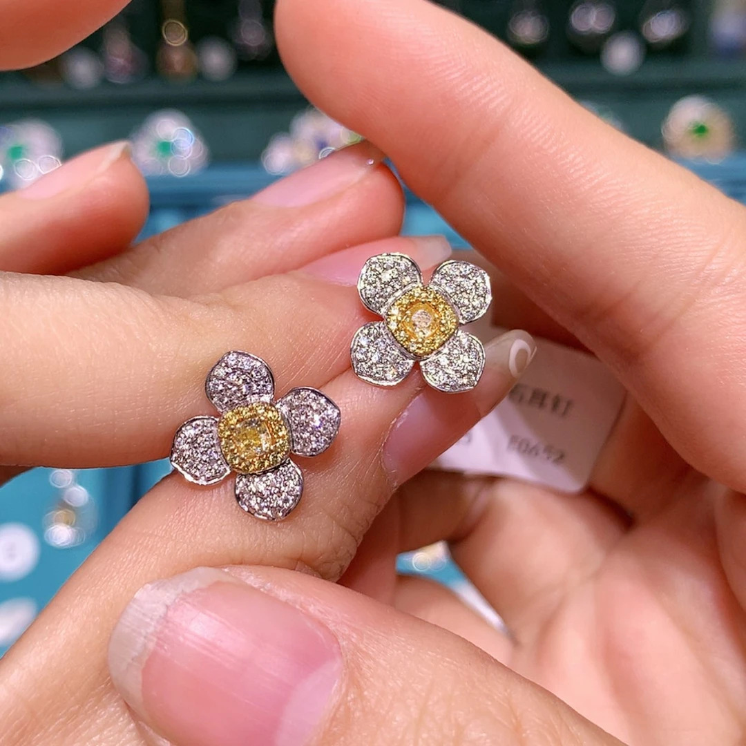 【闪购商品】钻石耳饰18K金镶嵌钻石耳钉