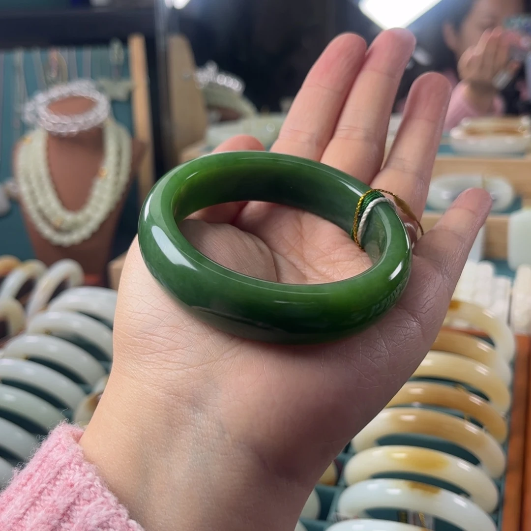 和田玉未镶嵌手镯