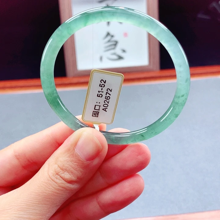 未镶嵌手镯翡翠圆镯