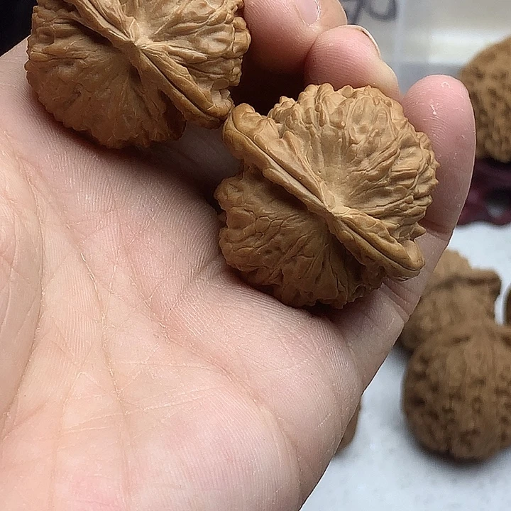 雨***城文玩核桃吊坠38 球白