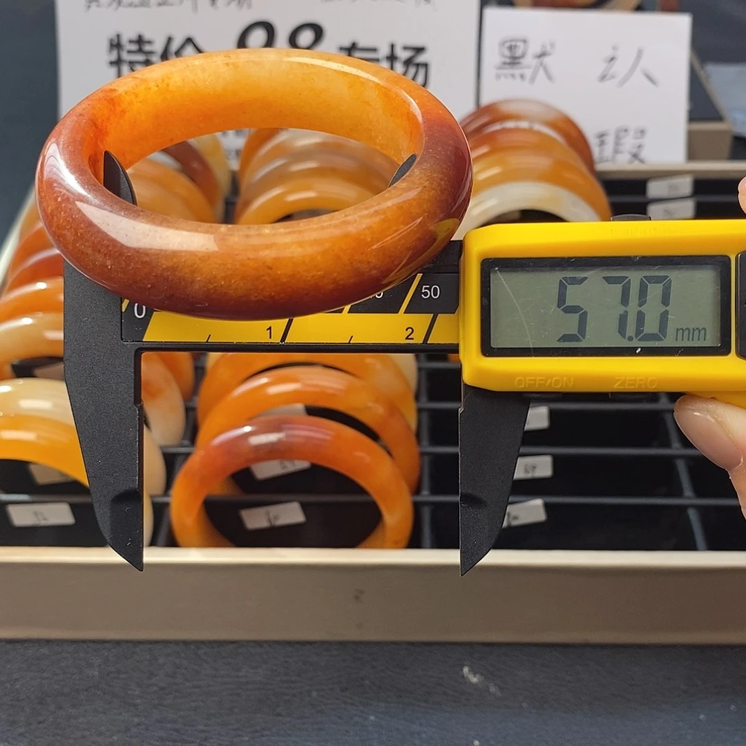 未镶嵌石英质玉（黄龙玉）手镯67号
