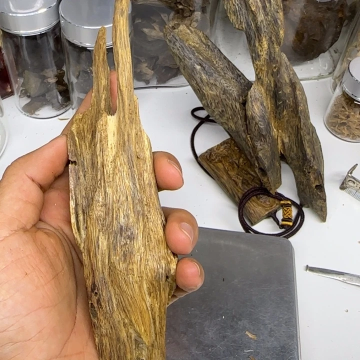 勿***1香榧木奇楠虫漏乌身36克