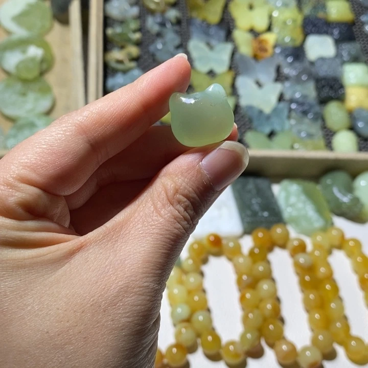 蛇纹石玉合金颈饰