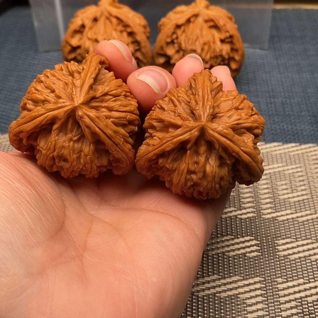 A***安文玩核桃吊坠三棱