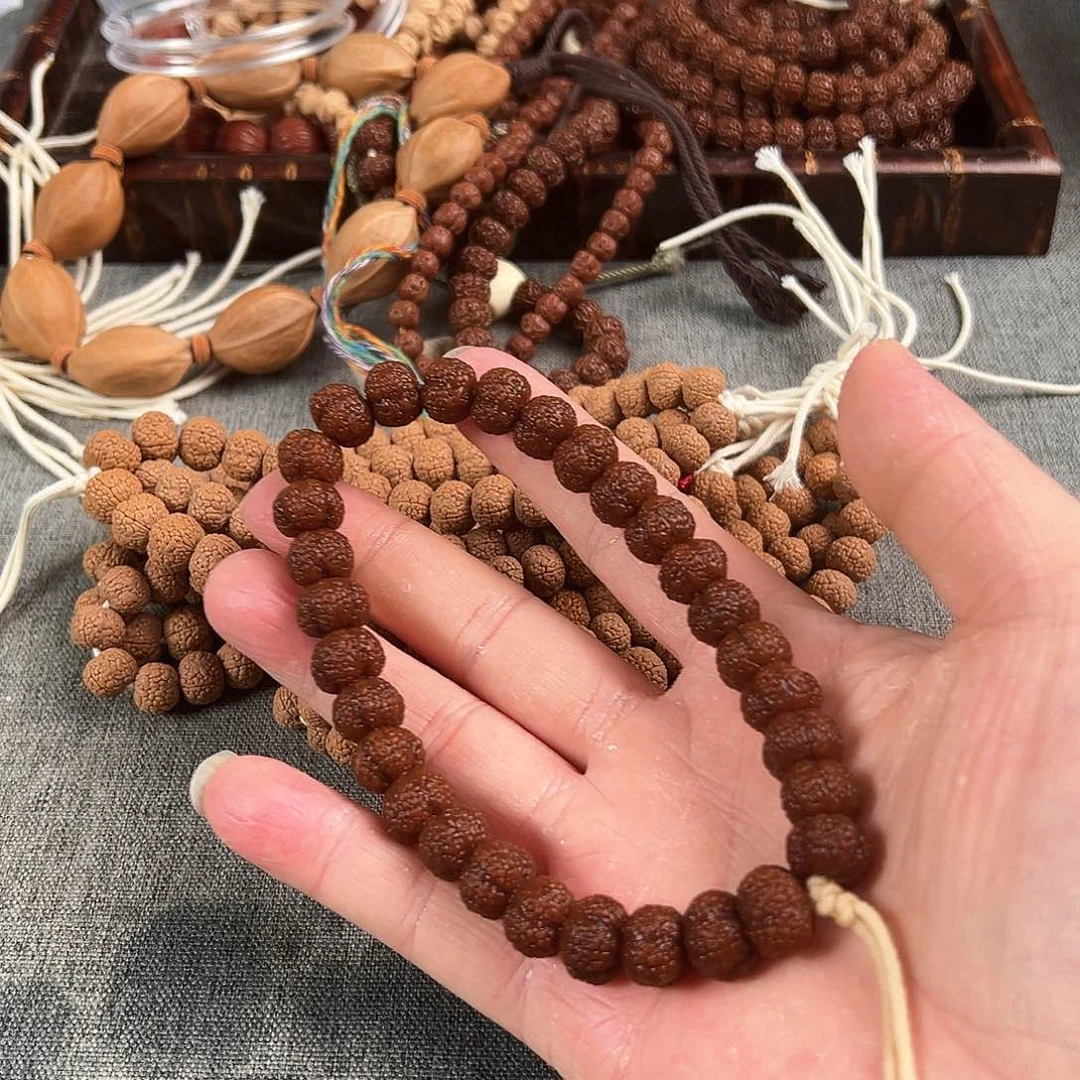 猴头核桃吊坠四瓣龙鳞王手持