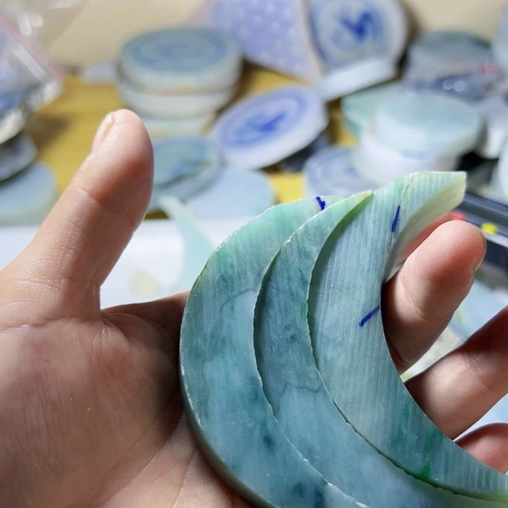 翡翠未镶嵌颈饰愚****f