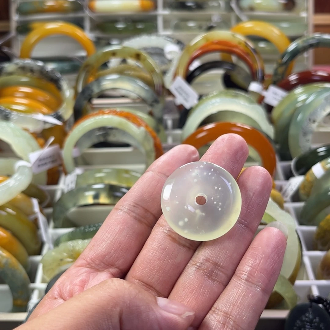 蛇纹石玉颈饰未镶嵌一**。