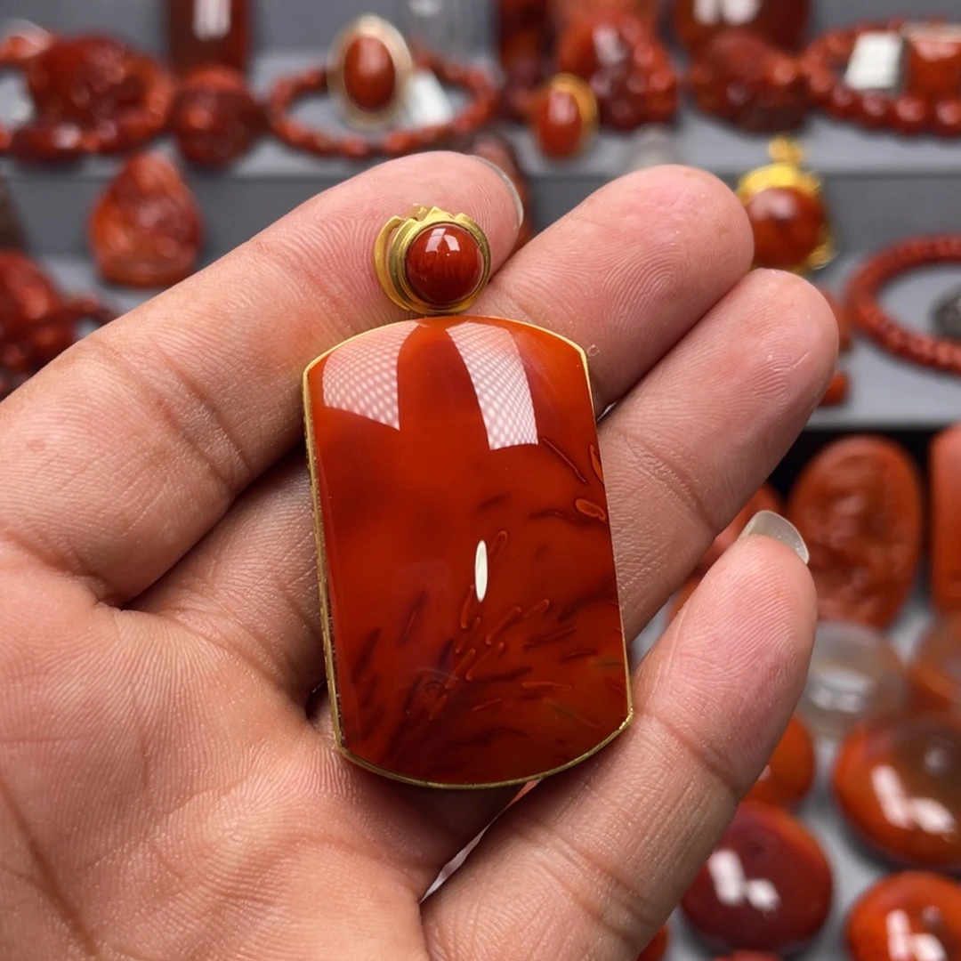 南红玛瑙18K金镶嵌珠宝奇石吊坠