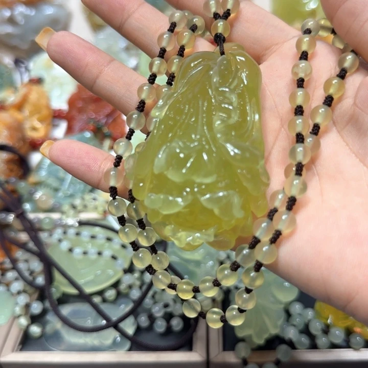 蛇纹石玉未镶嵌吊坠