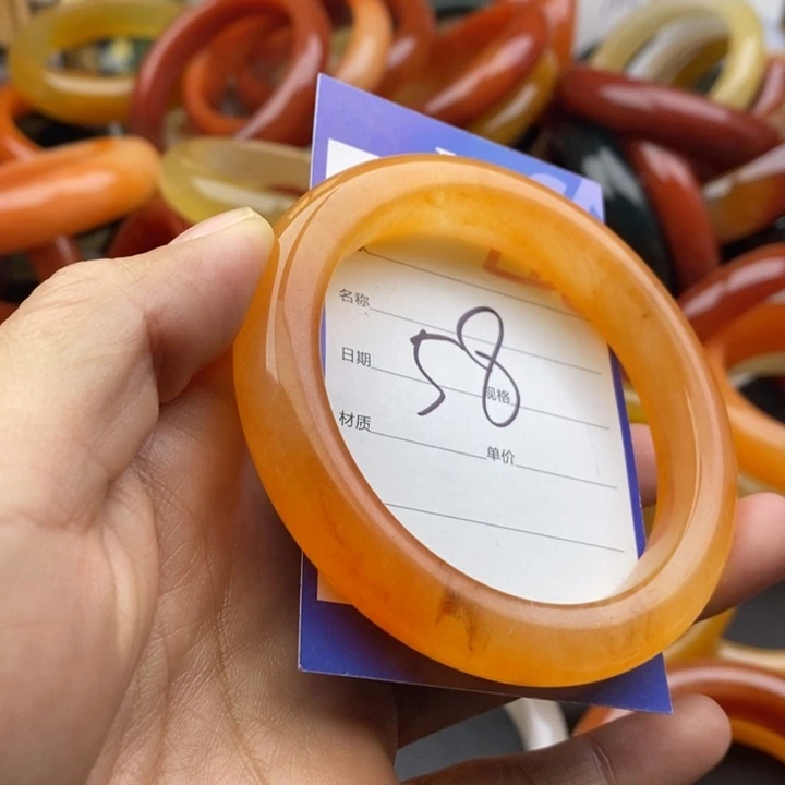 未镶嵌手镯石英质玉