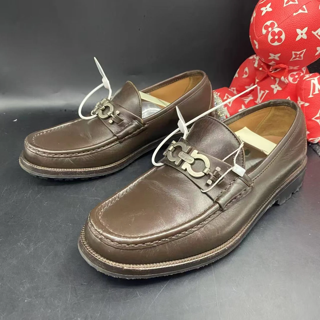 95新 FERRAGAMO/菲拉格慕 褐色银扣皮质乐福鞋40.5欧码ddm710