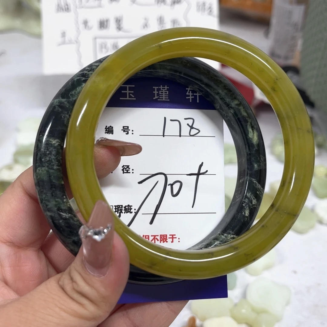 蛇纹石玉手镯未镶嵌
