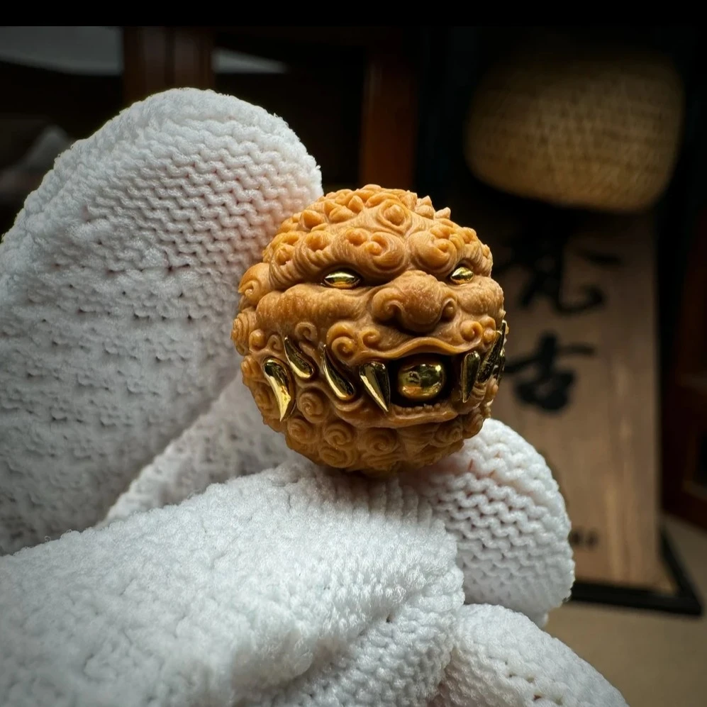 福禄吞金唐狮  猴头核桃雕刻