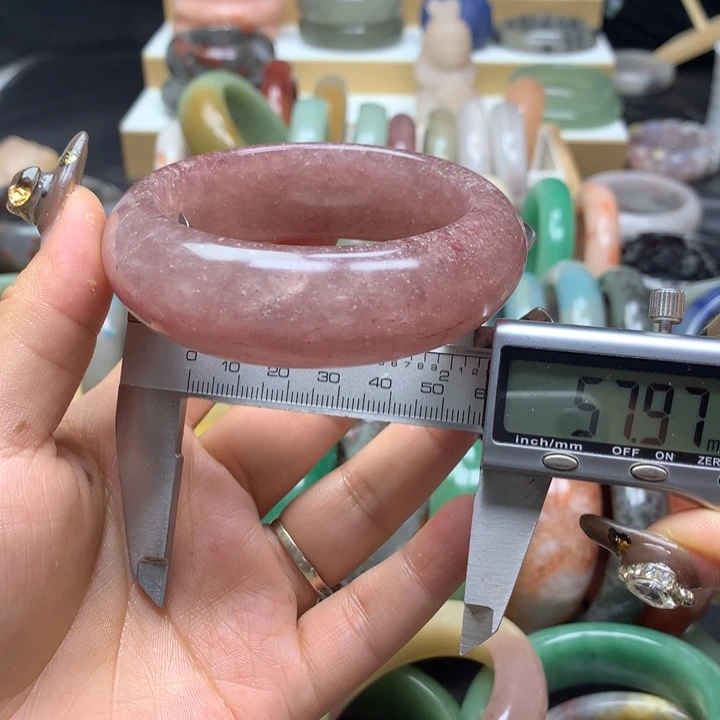 未镶嵌手镯石英质玉