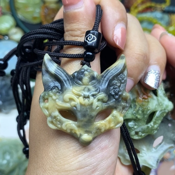 蛇纹石玉未镶嵌颈饰