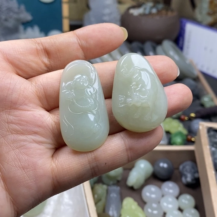 @***阁和田玉未镶嵌颈饰