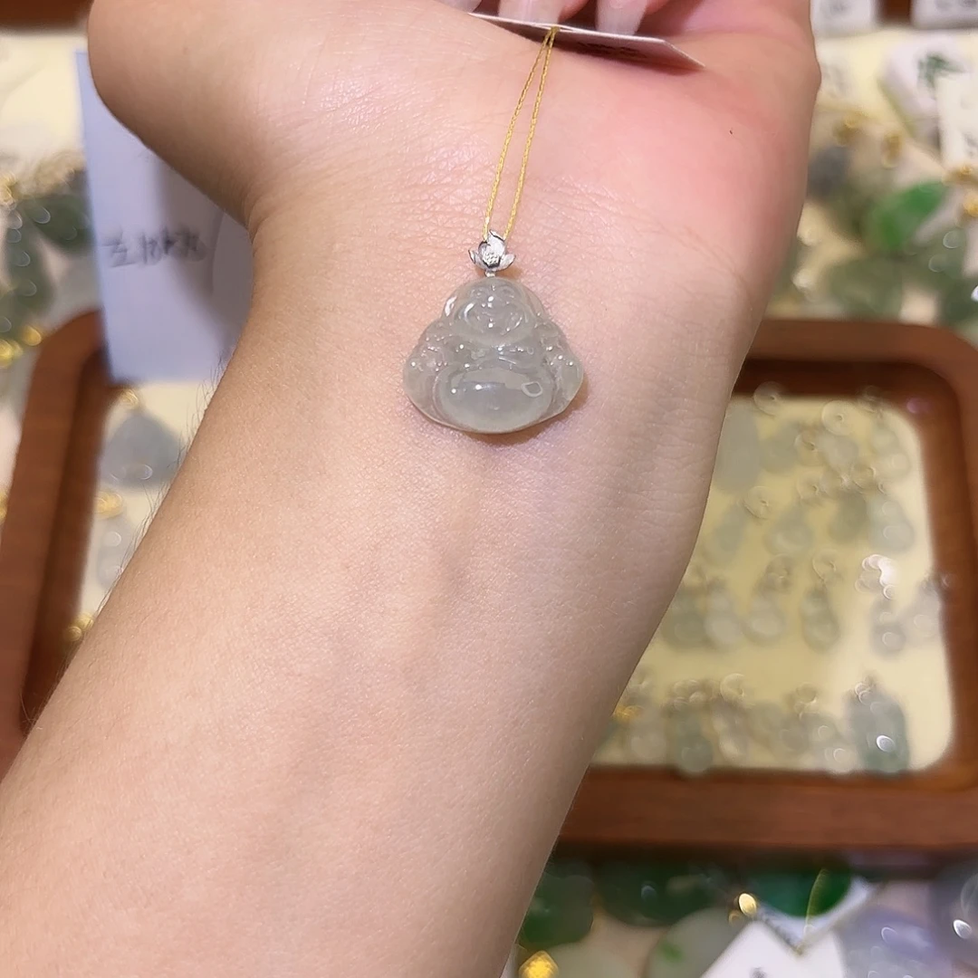 翡翠18K金镶嵌颈饰佛公