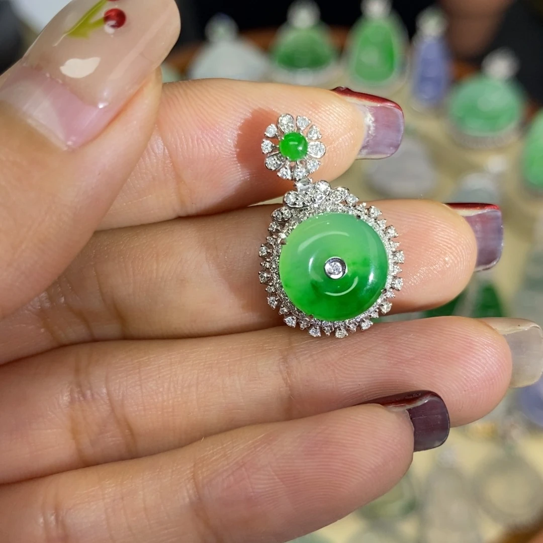 翡翠颈饰18K金镶嵌A货翡翠