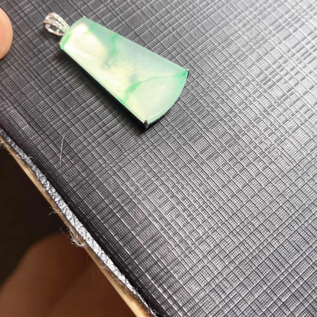 颈饰18K金镶嵌翡翠翡翠
