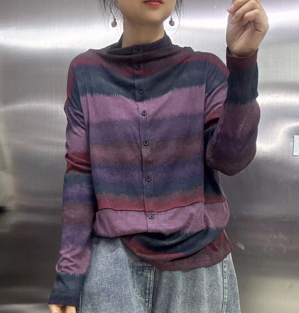 彩虹条纽扣卫衣2301