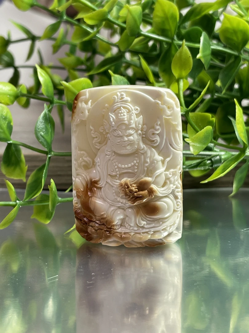 瓷白黄财神雕刻件  大师工艺 背面留皮俏雕 纯天然琥珀蜜蜡  17克